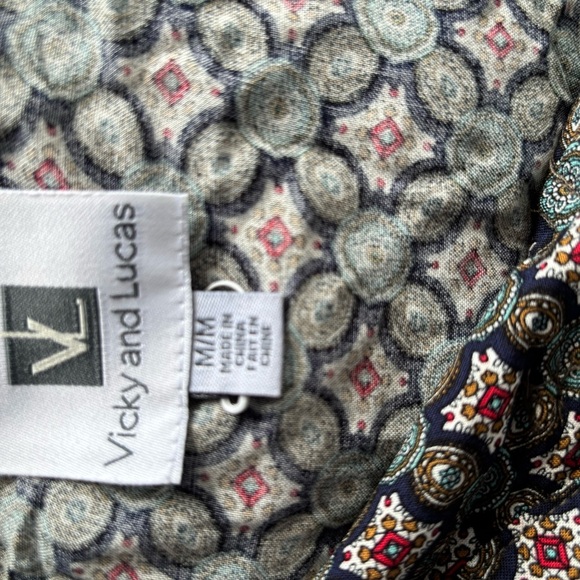 Green and Black Tiered Bustier Sundress with Cuffed Sleeves - Picture 3 of 16